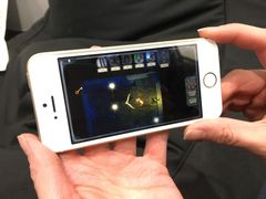 Salaiset kammiot -nettiarpa suunniteltiin ensisijaisesti mobiililaitteilla pelattavaksi, mutta pelikokemuksesta ei haluttu tinkiä myöskään tietokoneversiossa.
