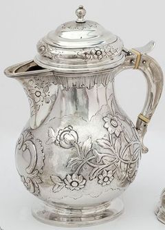 Johan Fredrik Kepping

Pietarilainen kahvikannu (1768)

Lauri ja Lasse Reitzin säätiön kokoelmat

Taidesalonki 100v Sinebrychoffin taidemuseo
