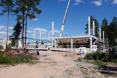 Oulussa rakennetaan parhaillaan Suomen ensimmäisiä kennoharkkorunkoisia koulurakennuksia. Kuva Metsokankaan työmaalta.