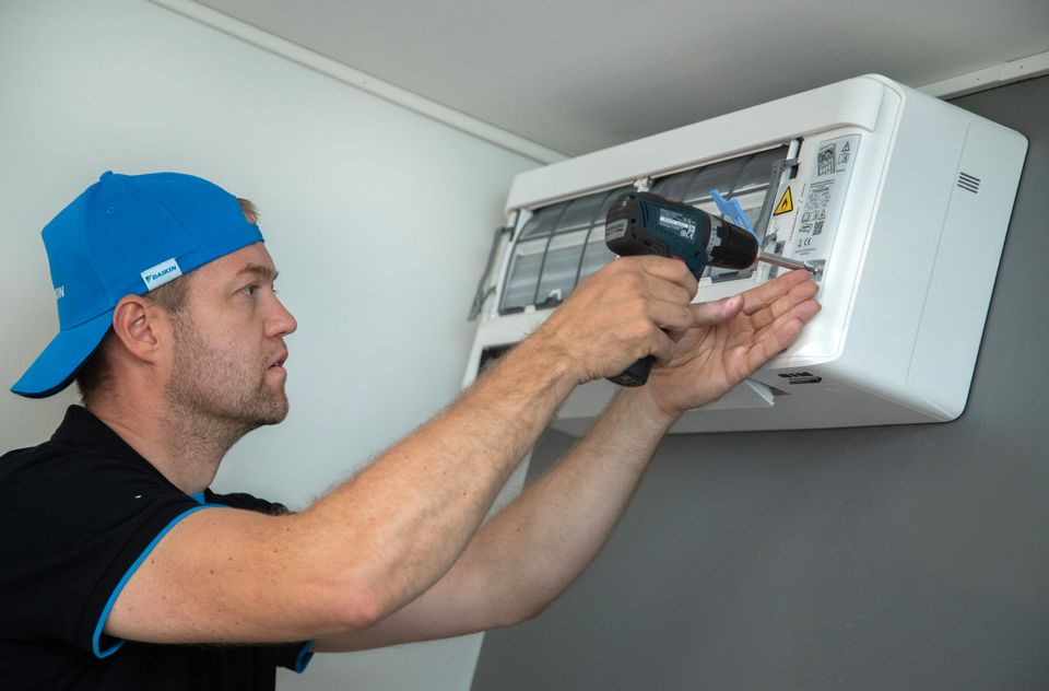 Daikin-ilmalämpöpumpun sisäyksikön asennus
