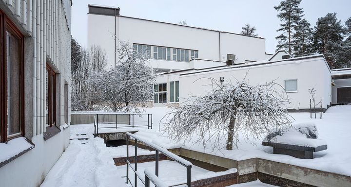 Alvar Aalto Museum (1971-73) and the Museum of Central Finland (1956-61, 1991). Photo Maija Holma © Alvar Aalto Foundation.