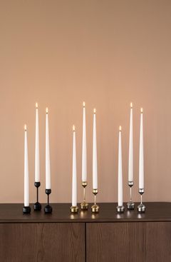 Tunnustusta saaneissa Silhouette-kynttilänjaloissa yhdistyvät moderni design, upea käsityötaito sekä laadukkaat materiaalit kauniiksi ajattomaksi kokonaisuudeksi.