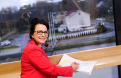 Tutkija Johanna Terävä kertoo Jyväskylän yliopiston perhetutkimuksen päivillä 19.-20. marraskuuta, millaisia isätarinoita tuoreesta Vanhemmuus eron jälkeen -tutkimusaineistosta nousi. Kuva: Jyväskylän yliopisto