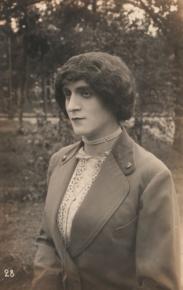 Okänd artist, fotografi av franska krigsfångars teaterföreställning under första världskriget i Tyskland 1914─1918. Privatsamling.