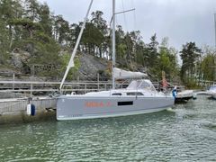 Koepurjehdittavana Ajolanrannassa on mm. Beneteau Oceanis 30.1, Vuoden purjevene Euroopassa 2020 -perheveneiden sarjan voittaja. Kysy myös tarjous näyttelyveneestä!