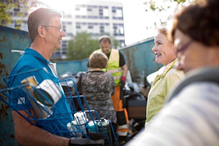 HSY:n keräysautot ottavat vastaan kotitalouksien metallijätettä, sähkölaitteita ja vaarallista jätettä. 
