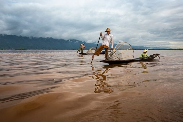 Meeri Koutaniemi, Paikallisia kalastajia Inle-järvellä Burmassa, Burma, 2013.