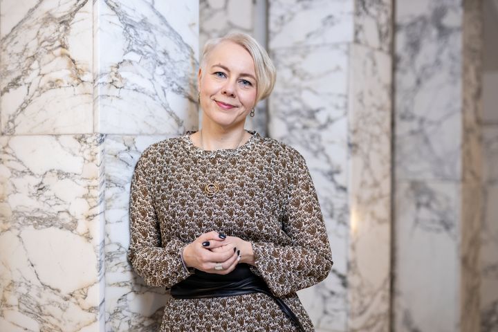 SDP:n kansanedustja Heidi Viljanen korosti Pesäpuu ry:n webinaarissa kaikkien lasten oikeutta tulla kuulluksi ja kohdatuksi. (Kuva: Jukka-Pekka Flander)