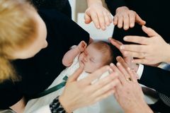 Espoolaisperheet ovat tyytyväisiä seurakuntien kastejärjestelyihin asiakaskyselyn mukaan. Kuva: Antti Rintala.