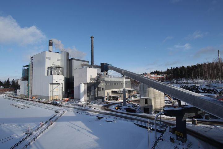 Naistenlahti 3 -voimalaitos vähentää Tampereen Sähkölaitoksen hiilidioksidipäästöjä 55 %, mikä on 20 % koko Tampereen hiilidioksidipäästöistä. Laitos tuottaa 50 % koko Tampereen kaukolämmöstä.