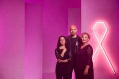 Anne ja Tiitulotta Villman ovat vuoden 2020 Roosa nauha - kampanjan kasvoina. Kummallakin on perinnöllistä syöpää aiheuttava geenivirhe, BRCA2.
