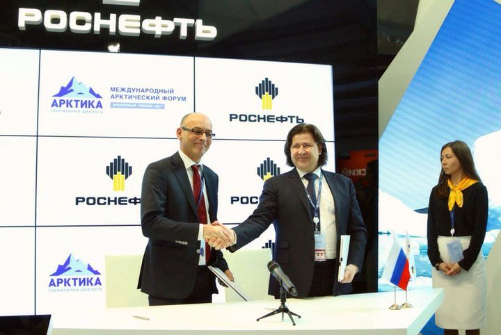 Fred Larsen, President and CEO of Lamor Corp., and Andrey Shishkin, Vice President Energy, Localization and Innovations of Rosneft.