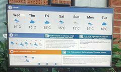 Tutkijat kehittivät mallia yliopistoympäristössä, jossa näytöiltä löytyy muun muassa uutisia ja tietoa tulevista tapahtumista. Kuva: Maria Montoya Freire / Aalto-yliopisto