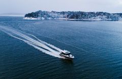 Busters største kabinbåt noensinne Phantom Cabin er nesten 10 meter lang og garanterer en behagelig ferd på sjøen for inntil 12 personer.