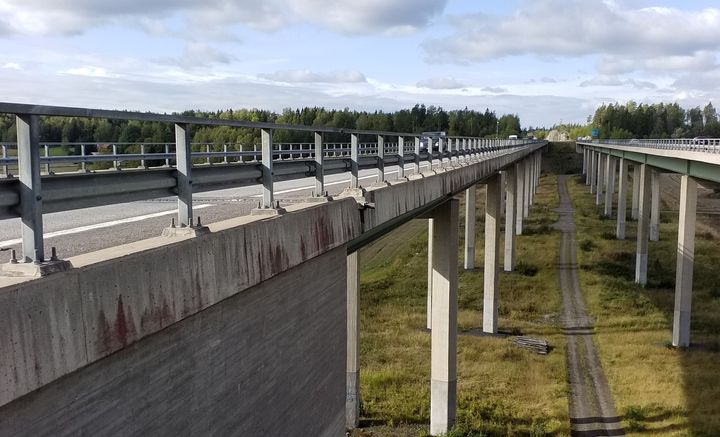 Hepojokilaakson sillat E18 moottoritiellä Kaarinassa