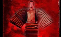 Kimmo Pohjonen communicates with visuality in his accordion solo; the music creates layers of image. Image: Tuomo Manninen.