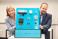 Upea paketti, jolla Merja Kankaanpää voi sähköä koskevaa opetustaan havainnoillistaa.