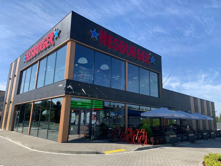 500 Hesburger-ravintolan rajapyykki ylittyi tämän Kiovassa sijaitsevan ravintolan avauksen myötä.