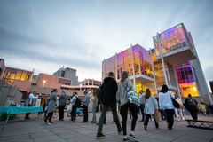 Espoo-päivän juhlintaa Tapiolassa Espoon kulttuurikeskuksen edustalla. Kuvaaja: Robert Sjöblom / Espoo-päivä