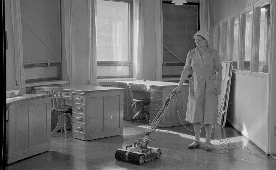 OTK:n pääkonttorirakennuksen 5. kerroksen siivooja Raaska, 1940-luku