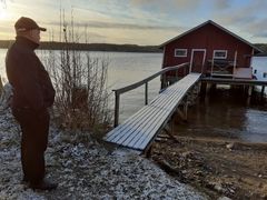 Kainulaisten venekuuri sijaitsee Puumalanvirran rannalla. Ari Kainulainen huolehtii veljensä kanssa suvun venevajasta. Kuva: Saara Ryhänen. Vapaa julkaistavaksi.