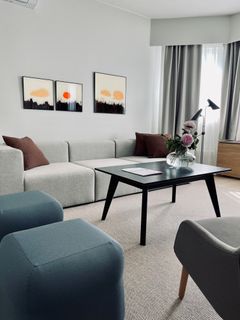 Seurahuone Apartments -huoneisto, taideteokset: Tuomo Kukkonen Kuva Original Sokos Hotel Seurahuone, Savonlinna