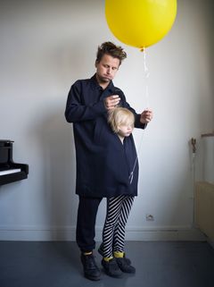 Sami Parkkinen ja hänen poikansa Arvin yhteinen taideprojekti on jatkunut jo yhdeksän vuotta. Kuva: Sami Parkkinen
