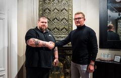Koskiravintoloiden Teemu Aaltonen (vas.) ja Restamaxin Timo Laine uskovat yhteistyön luovan elinvoimaa niin Tampereelle kuin Poriinkin. Kuva: Pia Ropo