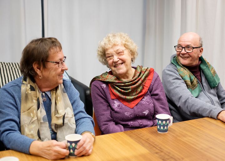 Ikääntyneiden kulttuuritoiminnan edistämisen avustuksiin oli jaossa 1,3 miljoonaa ja liikkumisen edistämisen avustuksiin 700 000 euroa.