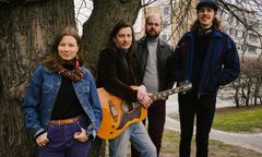 11.11 Upp på A la Malmi-klubbens estrad stiger Amuri, som spelar vemodig popmusik och som släppte sitt debutalbum på hösten 2020. Bild: Sami Sanpakkila.