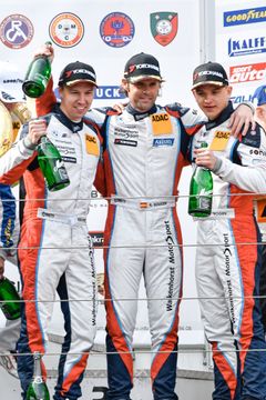 Sami-Matti Trogen kilpakavereineen. Vasemmalta  Christian Krognes ja Andy Soucek ja Sami-Matti Trogen. Kuva: Swoosh Motorsport Communications.