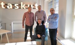 Taskut Communications:n hallitus, vas. ylärivi Samuli Norhomaa, Mika Valtonen, Antti Leskinen. Keskellä toimitusjohtaja Petteri Kakkola.