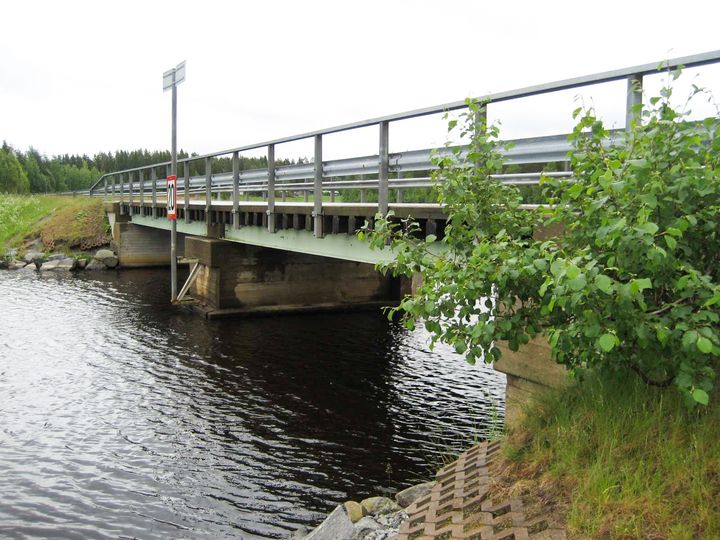 Bron över Kurejoki å förnyas i broentreprenaden.