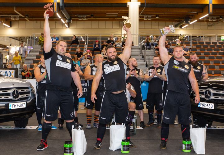 Strongman-kilpailun kärkikolmikko (vasemmalta) Mika Törrö (FIN), Aivars Smaukstelis (LVA), Ervin Toots (EST).
Kuva: Risto Wuolle