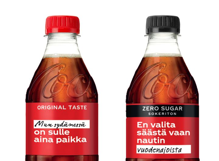 Coca-Cola- sekä Coca-Cola Zero -pullojen etiketeissä on nyt suomen- ja ruotsinkielisiä uudenvuodenlupauksia.