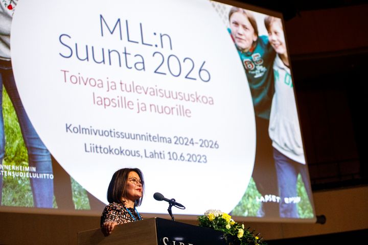 MLL:n pääsihteeri Milla Kalliomaa esitteli MLL:n kolmivuotissuunnitelmaa Lahden Sibelius-talolla. Kuva: Samuli Miettinen