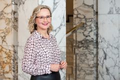 Kansanedustaja Eeva-Johanna Eloranta (sd.) vaatii Stalinin vainojen uhrien selvittämistä. (Kuva: Jukka-Pekka Flander)