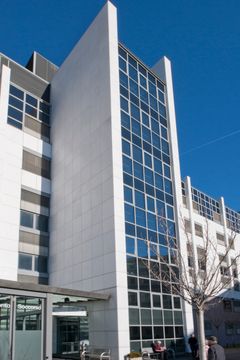 Fasad av Lasa Bianco Nuvolato marmor, Silandro Hospital 1992/1996. Bild: Lasa Marmo.