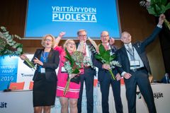 Carita Orlando, Nina Rasola, Jyrki Mäkynen, Antti Rantalainen ja Petri Salminen valittiin Suomen Yrittäjien puheenjohtajistoon. Kuva: Vesa-Matti Väärä