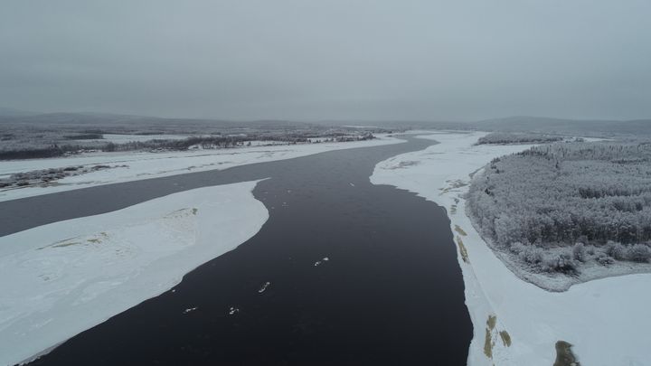 Tornionjoki Ratasjoen kohdalla 24.11.2022. Kuva: Lapin ELY-keskus/Tatu Laukkanen