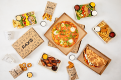 Rax KotiBox -menusta löytyy laaja valikoima pizzoja, salaatteja, pizzataskuja, wingsejä ja muita annoksia.