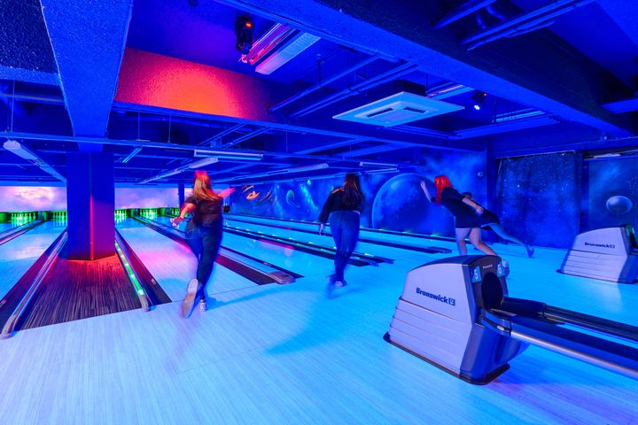 Ainutlaatuiselle peliravintolalle uskotaan olevan Oulussa kysyntää. Kuva: Space Bowling & Billiards