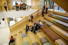 Ruusupuisto tutkii ja keskustelee -tapahtumassa puhutaan siirtymistä yliopistoon.