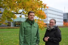 Jyväskylän yliopiston Nanotiedekeskuksen järjestämään kansainväliseen nanotieteen ja -teknologian konferenssiin saapuu tieteen kärkiesiintyjiä, kertovat järjestelytoimikunnan puheenjohtaja Toni Metsänen ja Nanotiedekeskuksen tutkimuskoordinaattori Heli Lehtivuori. Kuva: Jyväskylän yliopisto