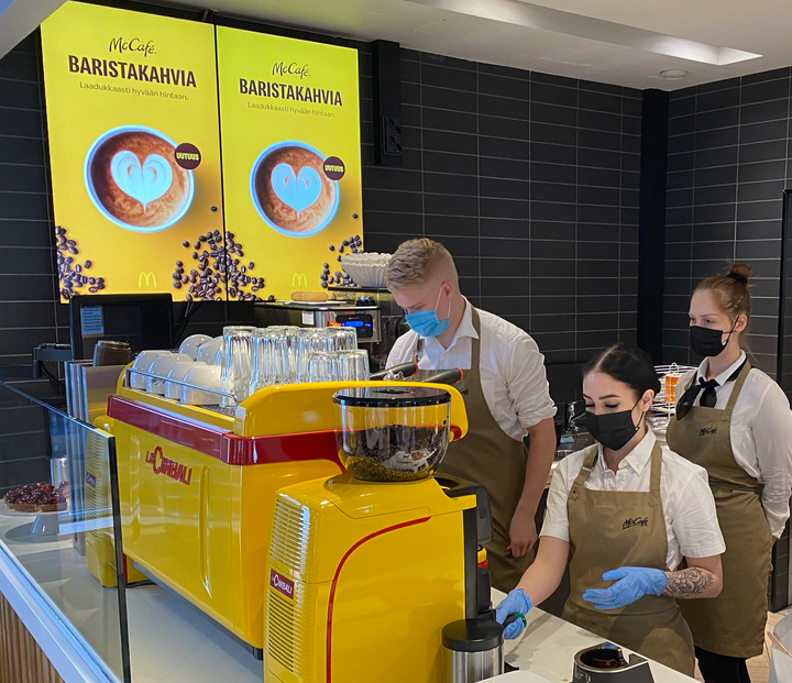 Järvenpään Mäkkäriin avattiin tänä vuonna Suomen ensimmäinen kansainvälisen konseptin mukainen McCafé.