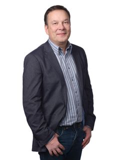 BusinessFM:n ohjelmapäällikkö Juha Kakkuri juontaa arkisin myös kanavan iltapäivälähetystä.