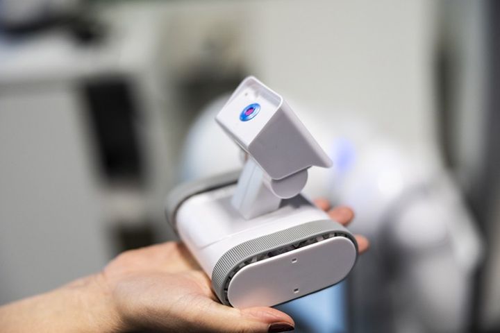On ihmisen käsissä, kutistaako robotisointi työn valvontatyöksi vai saadaanko se työhyvinvointia tukevasti haltuun. (Kuva: Jonne Renvall/Tampereen yliopisto).