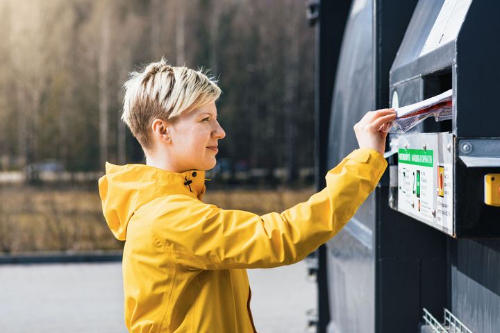 Till ekopunkterna ska man endast föra förpackningsavfall för vilka det finns insamlingsutrustning. Annat avfall, såsom möbler och elektroniskt skrot, får inte föras till ekopunkterna, de ska föras till en avfallsstation.