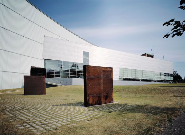 Richard Serra, Sukellus (Plunge, 1983). Kuva: Kansallisgalleria / Pirje Mykkänen