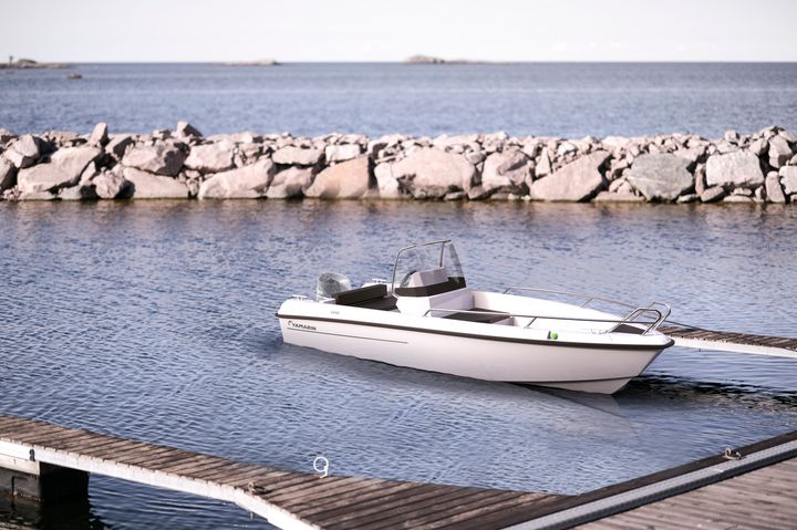 The Yamarin 46 SC is a functional and stylish boat in every way, and its excellent handling characteristics guarantee a safe ride in any weather.